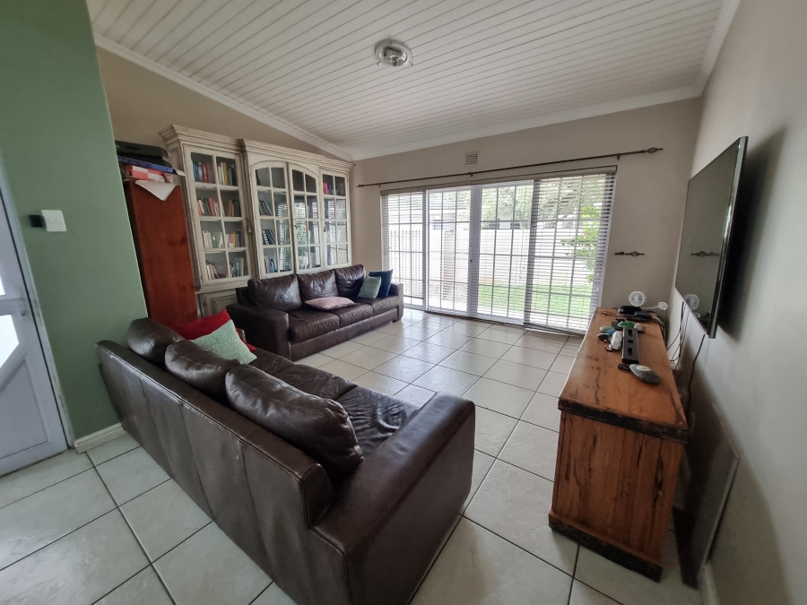 To Let 3 Bedroom Property for Rent in Soneike Western Cape